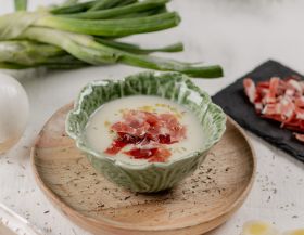 Receta saludable | Crema de puerro con jamón DOP de Teruel